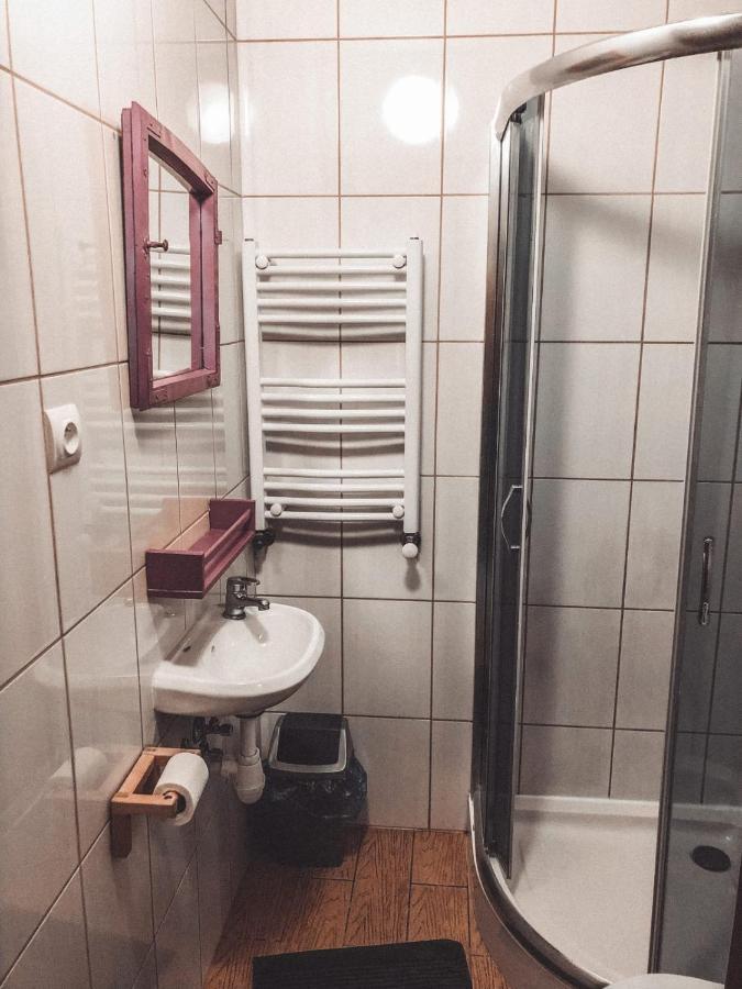 Chata Starych Znajomych Sanok Exterior foto