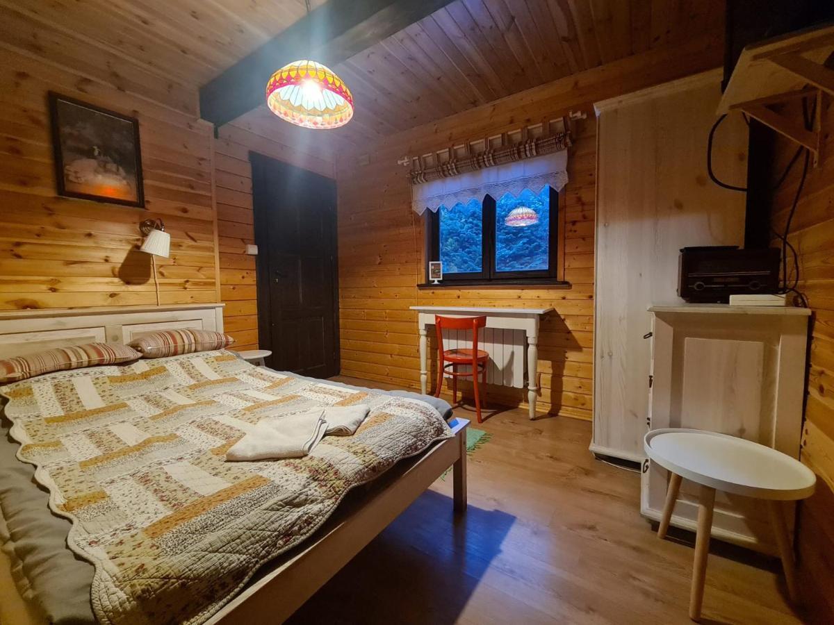 Chata Starych Znajomych Sanok Exterior foto