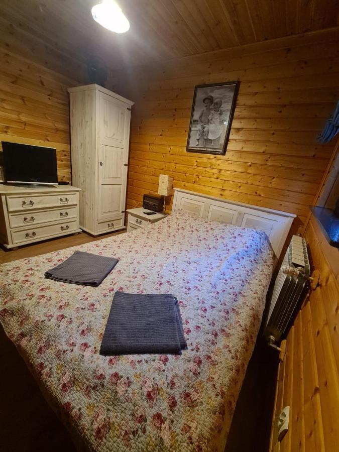 Chata Starych Znajomych Sanok Exterior foto