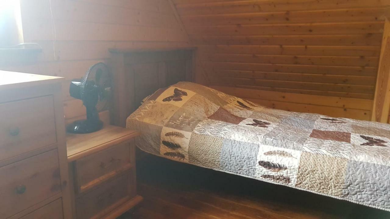 Chata Starych Znajomych Sanok Exterior foto